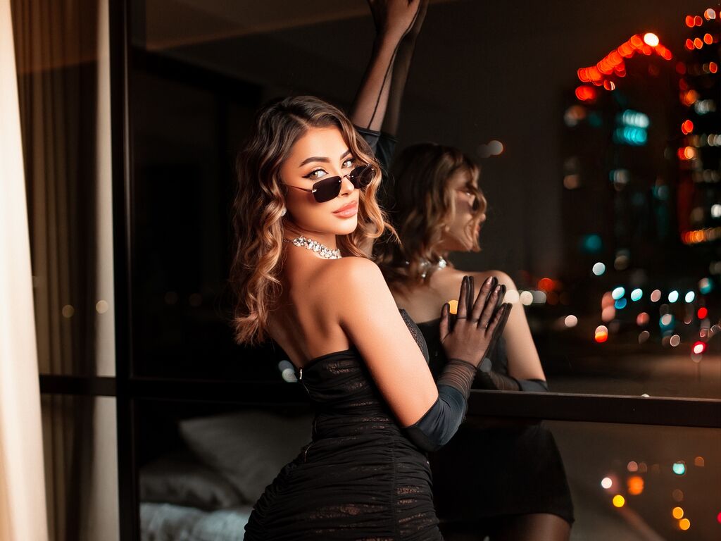 Ariana Roux Picture